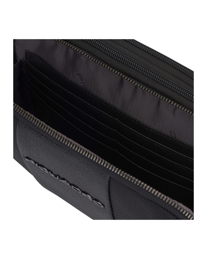 Piquadro - Brief 2: A two-compartment clutch made of leather