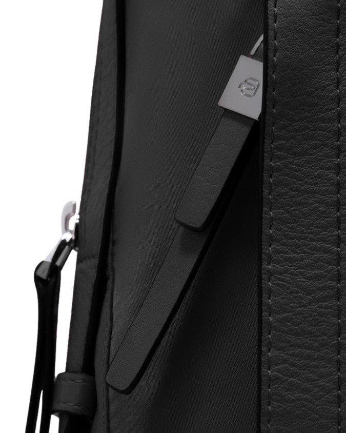  Piquadro - Zaino donna in pelle e tessuto riciclato porta pc