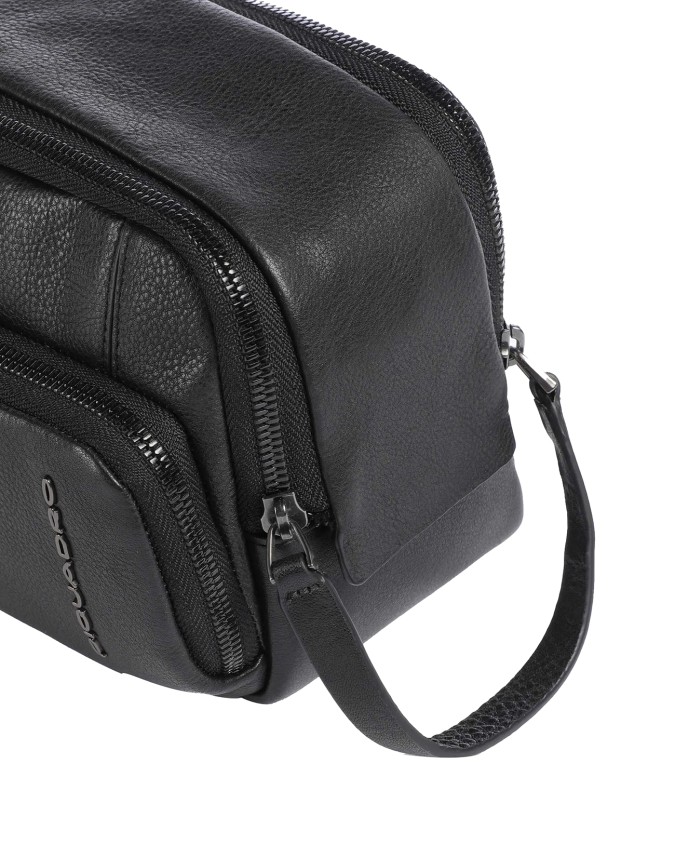 Piquadro – Men's leather toiletry bag...