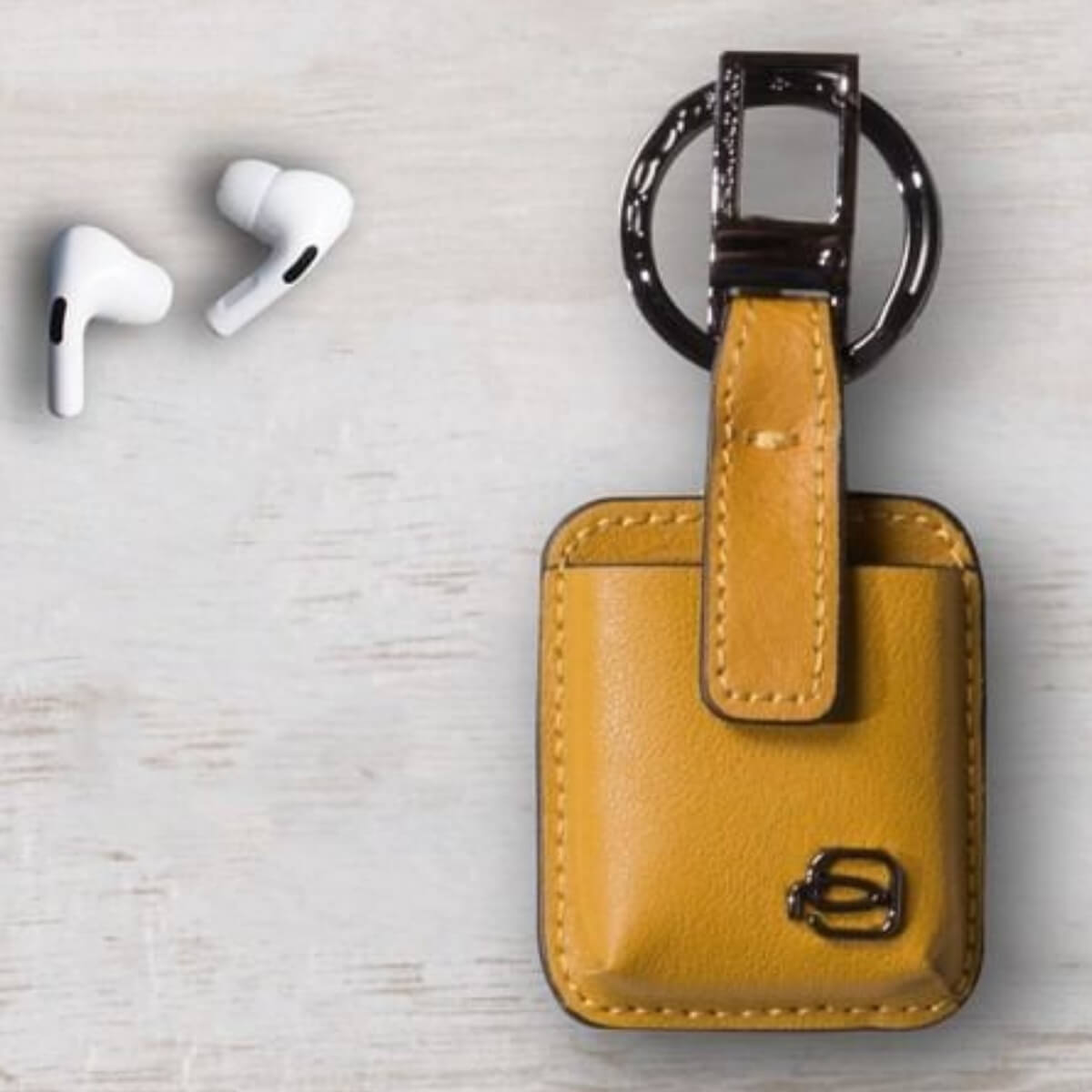 Connequ Piquadro: lo Smart Tracker per connetterti con bagagli ed accessori  - Studioarch.com