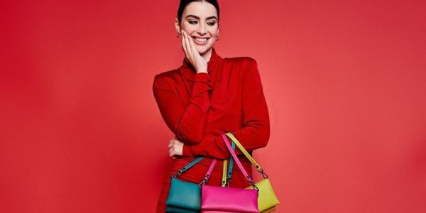 Quattro modi per indossare una Handbag per uno stile inconfondibile